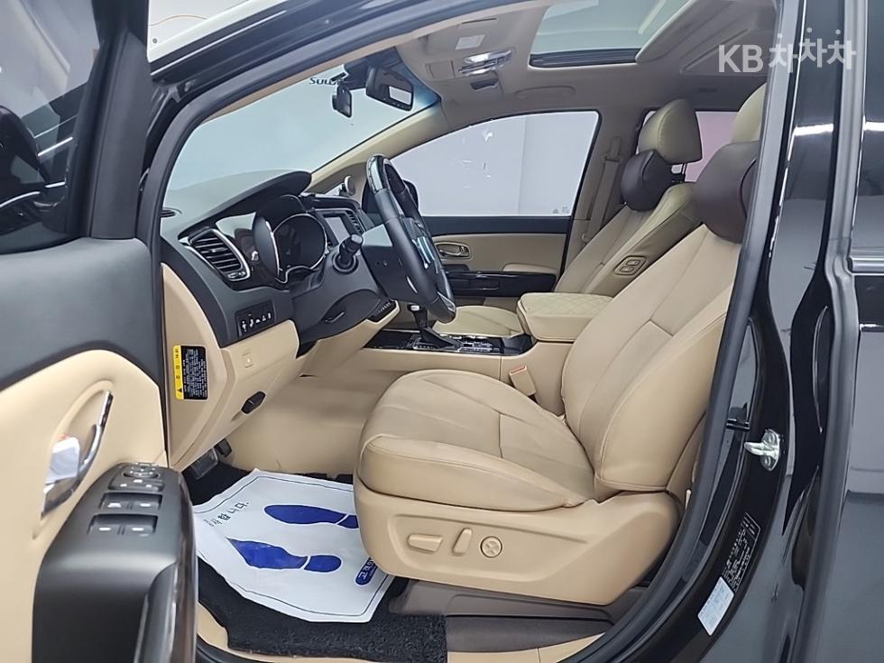 Kia Carnival — miniaturë 11