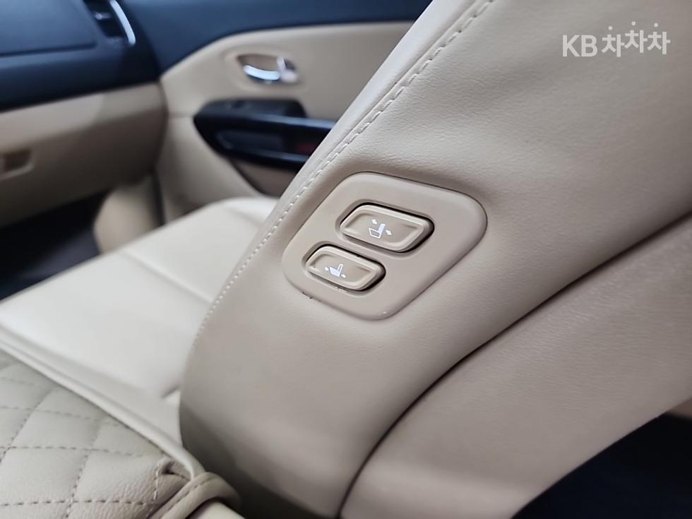 Kia Carnival — miniaturë 14