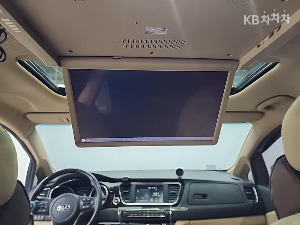 Kia Carnival — miniaturë 15
