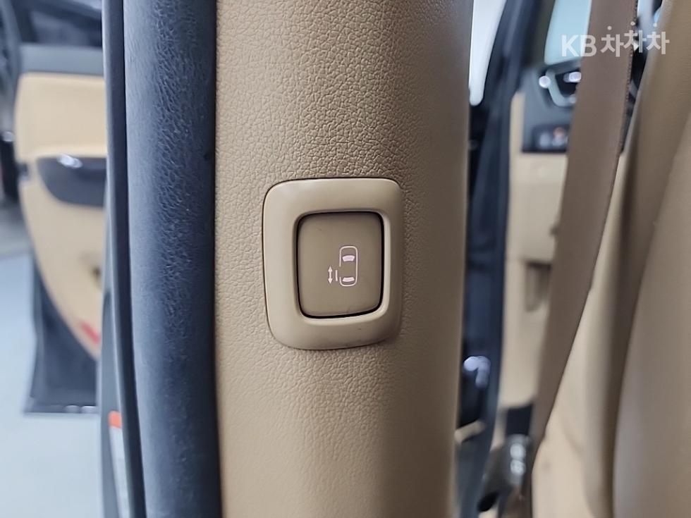 Kia Carnival — miniaturë 16