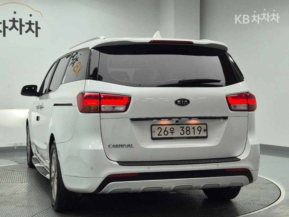 Kia Carnival — miniaturë 2
