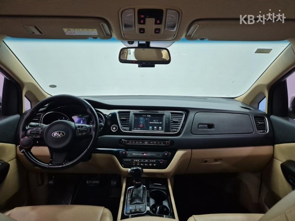 Kia Carnival — miniaturë 7