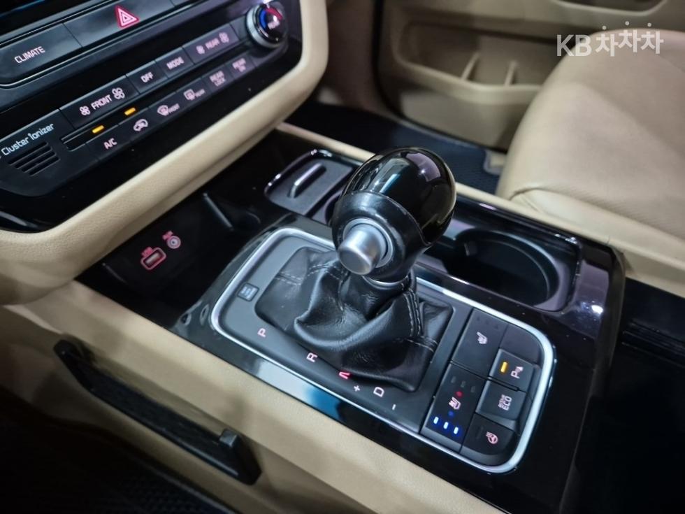 Kia Carnival — miniaturë 8