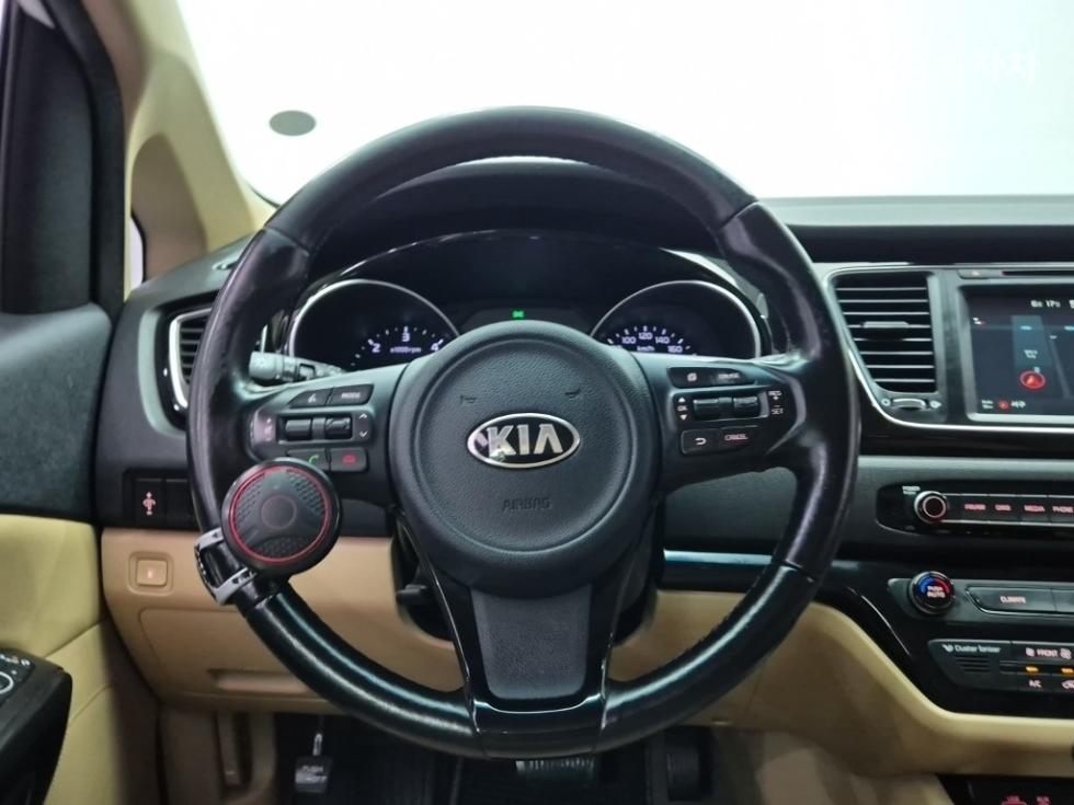 Kia Carnival — miniaturë 9