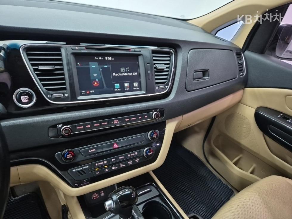 Kia Carnival — miniaturë 10