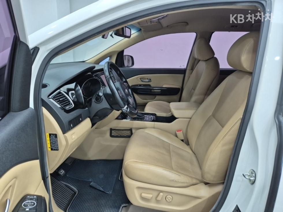 Kia Carnival — miniaturë 11