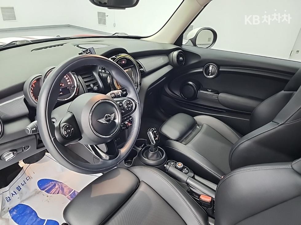 2018 MINI 3 photo
