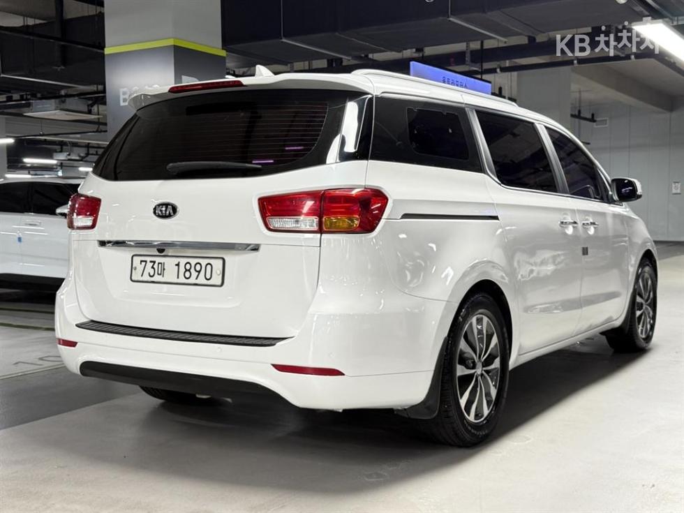 Kia Carnival — miniaturë 3