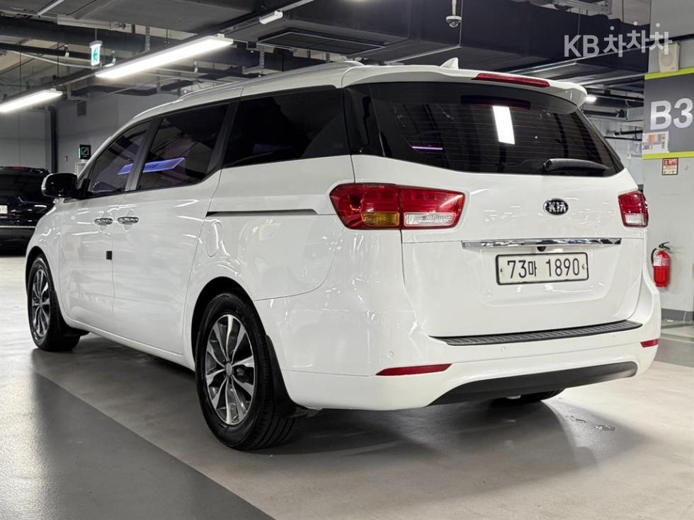 Kia Carnival — miniaturë 4
