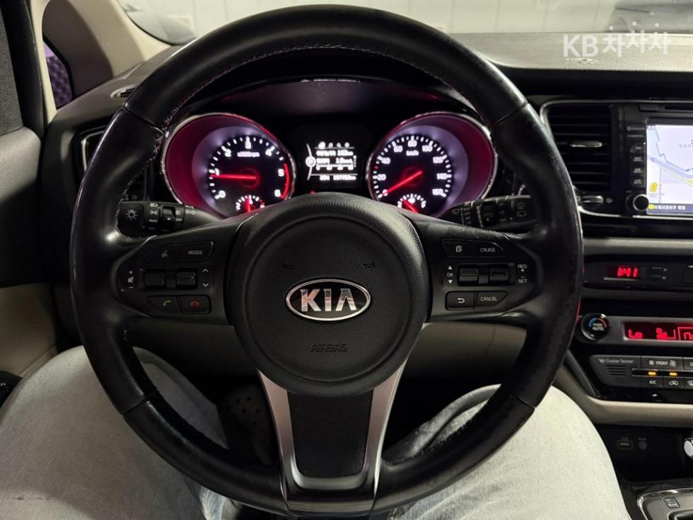 Kia Carnival — miniaturë 10