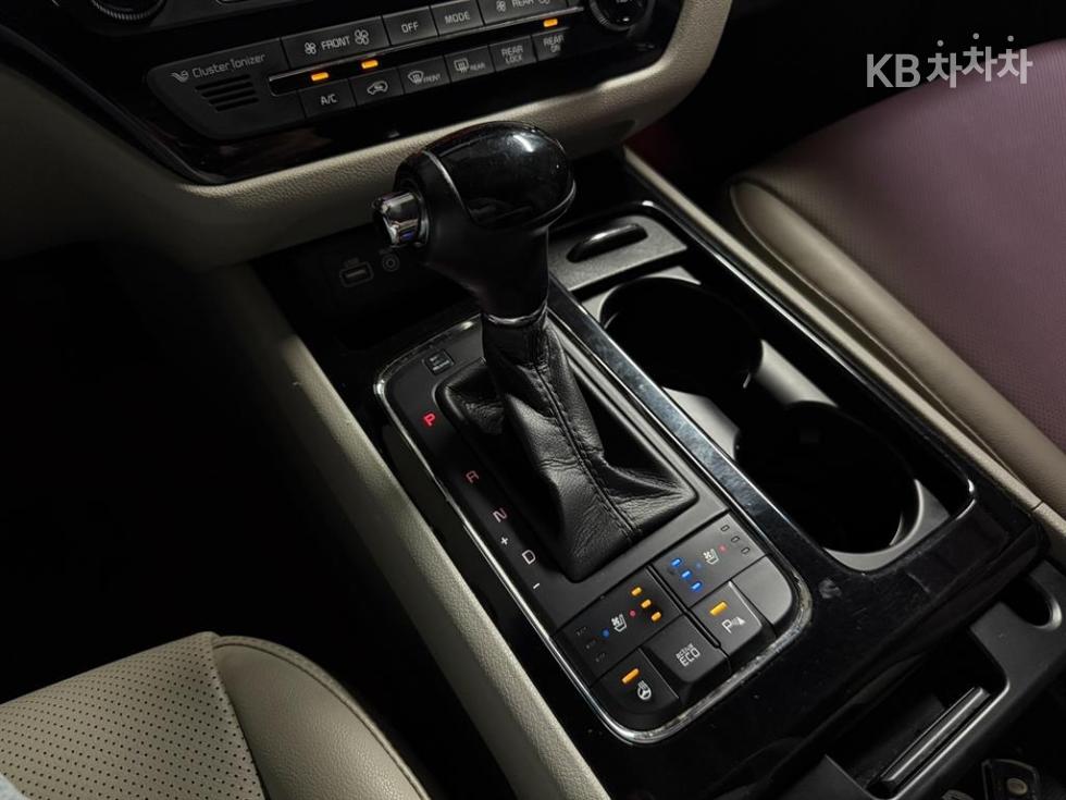 Kia Carnival — miniaturë 13