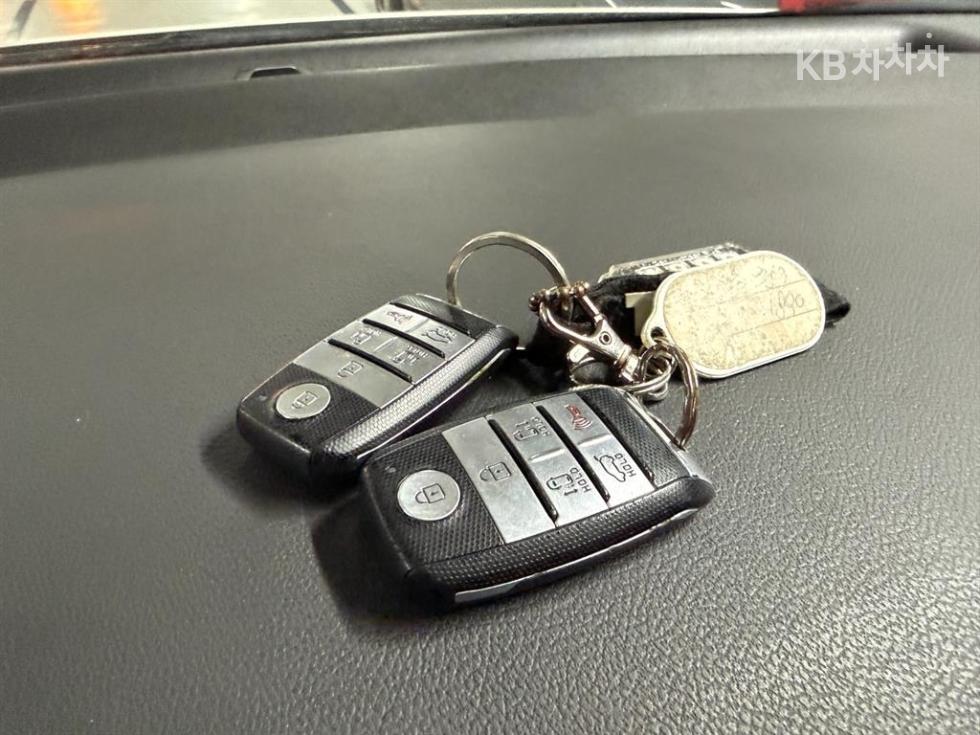 Kia Carnival — miniaturë 17