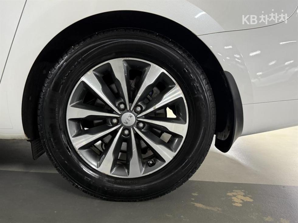 Kia Carnival — miniaturë 18