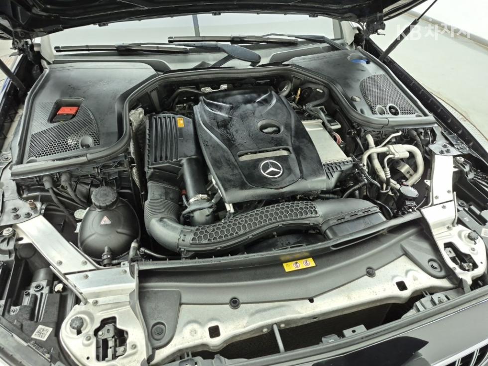 Mercedes-Benz E-klasse — miniaturë 6