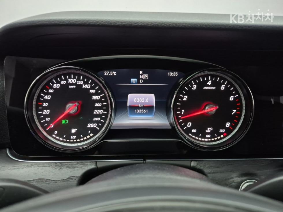 Mercedes-Benz E-klasse — miniaturë 7
