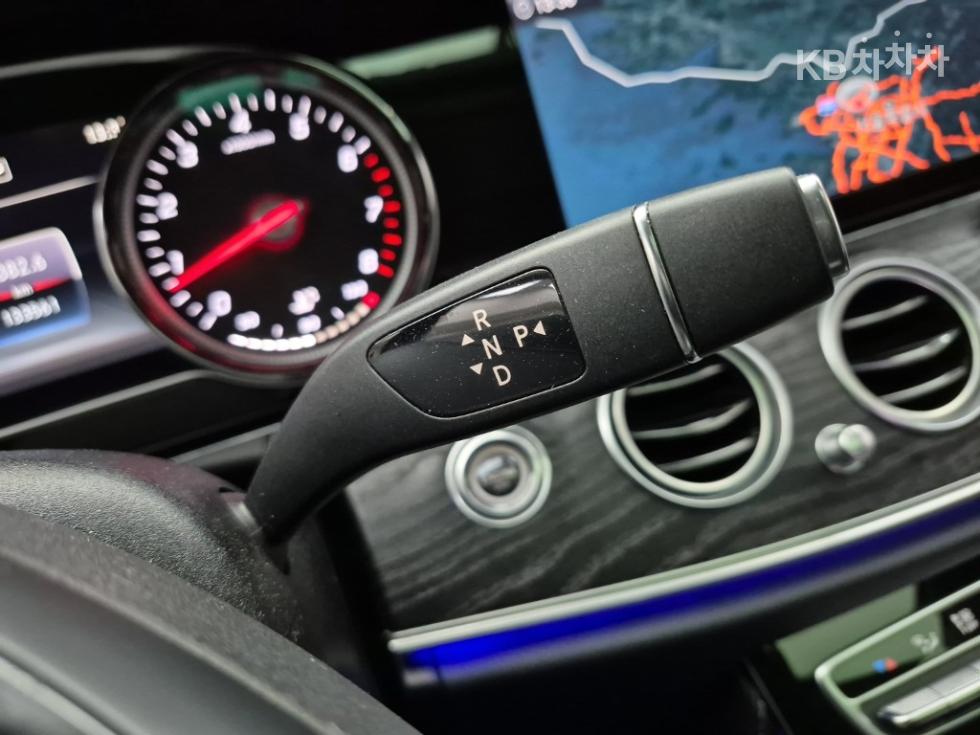 Mercedes-Benz E-klasse — miniaturë 8