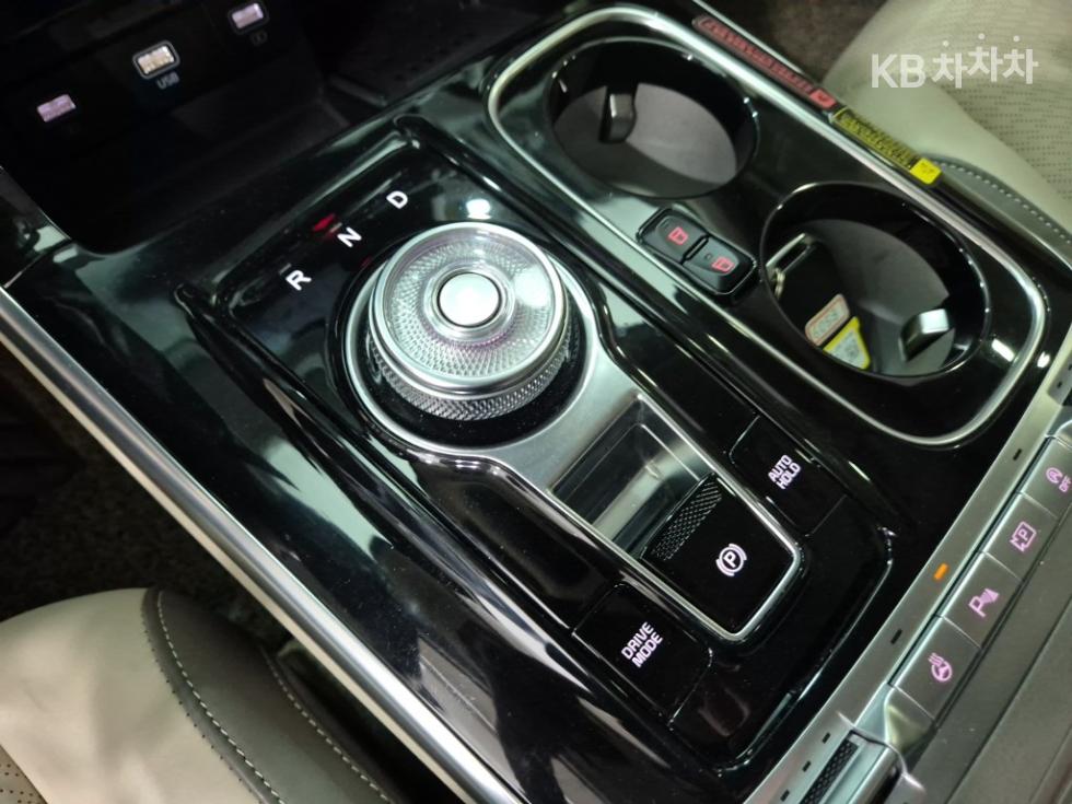 Kia Carnival — miniaturë 8
