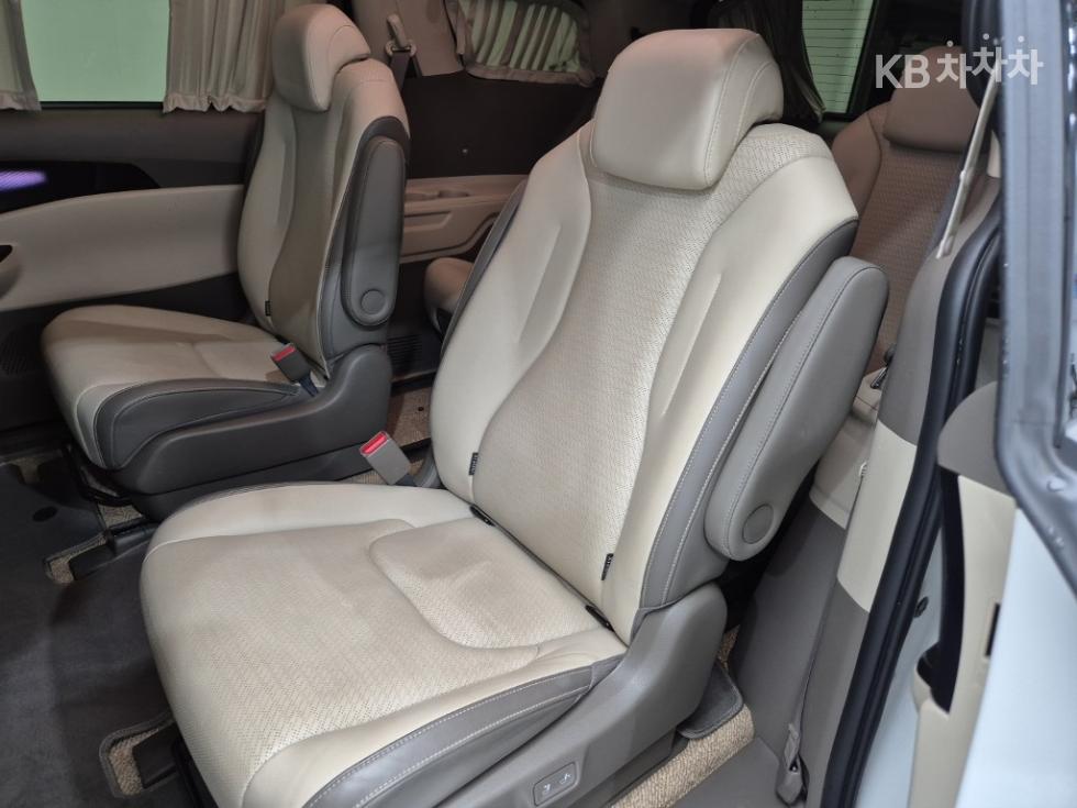 Kia Carnival — miniaturë 12
