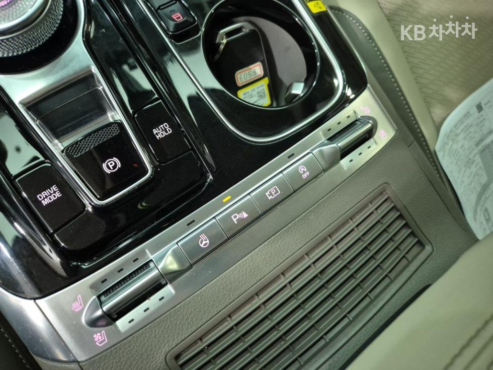 Kia Carnival — miniaturë 16