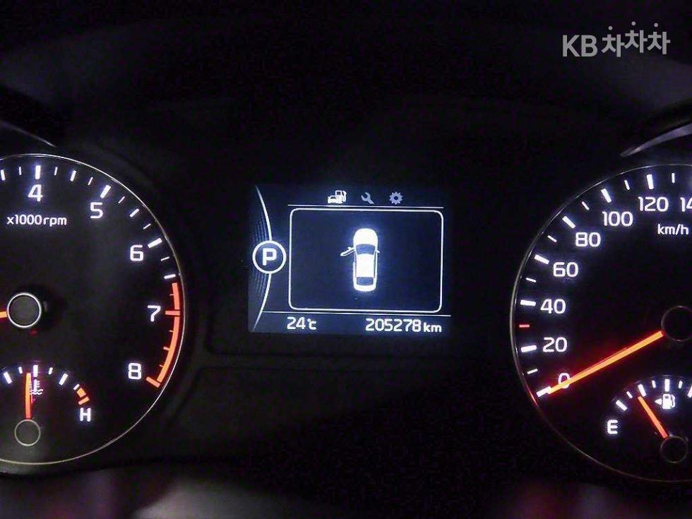 Kia K5 — miniaturë 9