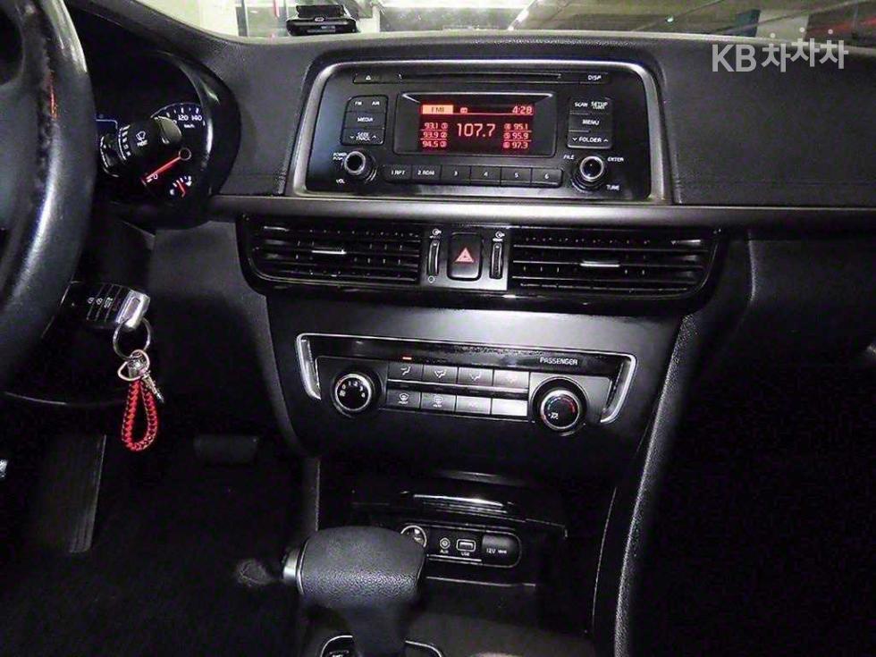 Kia K5 — miniaturë 11