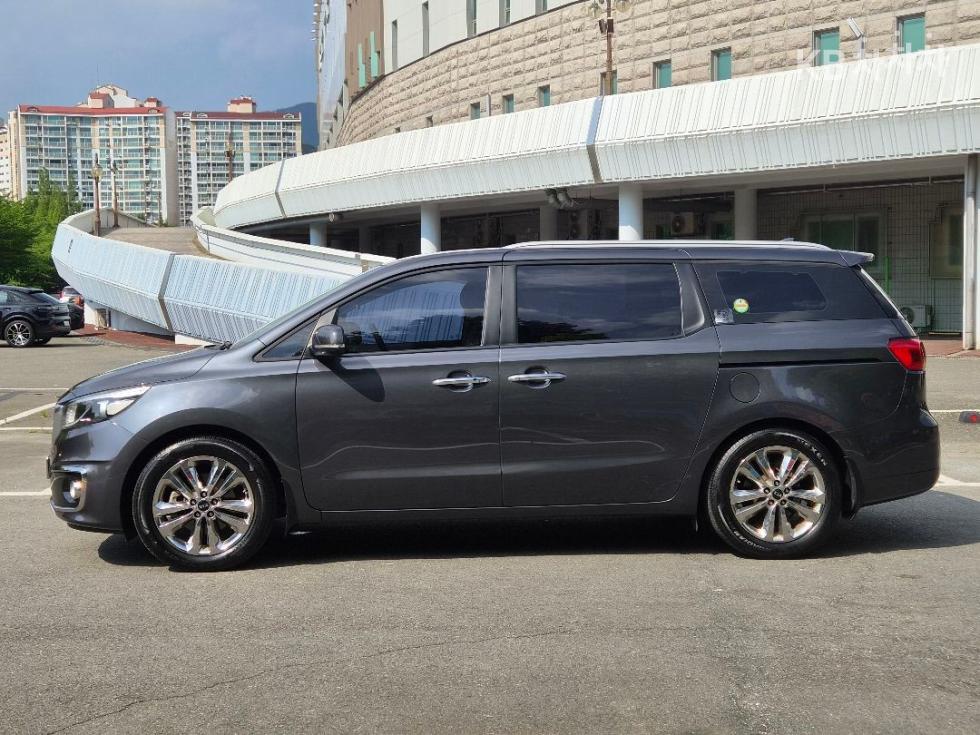 Kia Carnival — miniaturë 2
