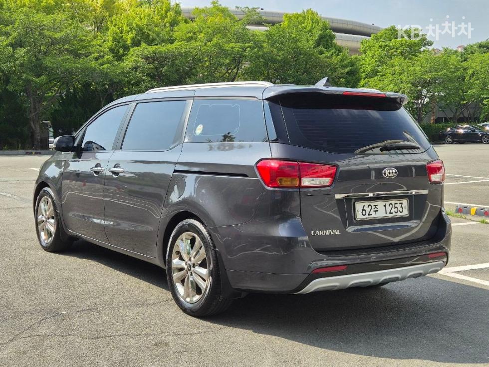 Kia Carnival — miniaturë 3