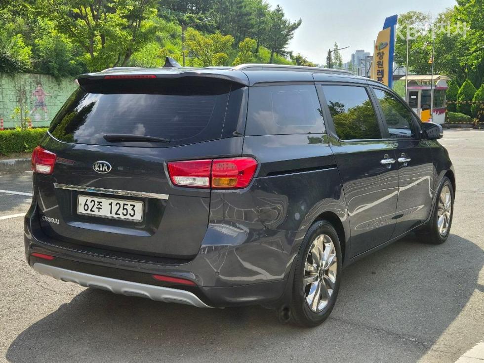 Kia Carnival — miniaturë 5