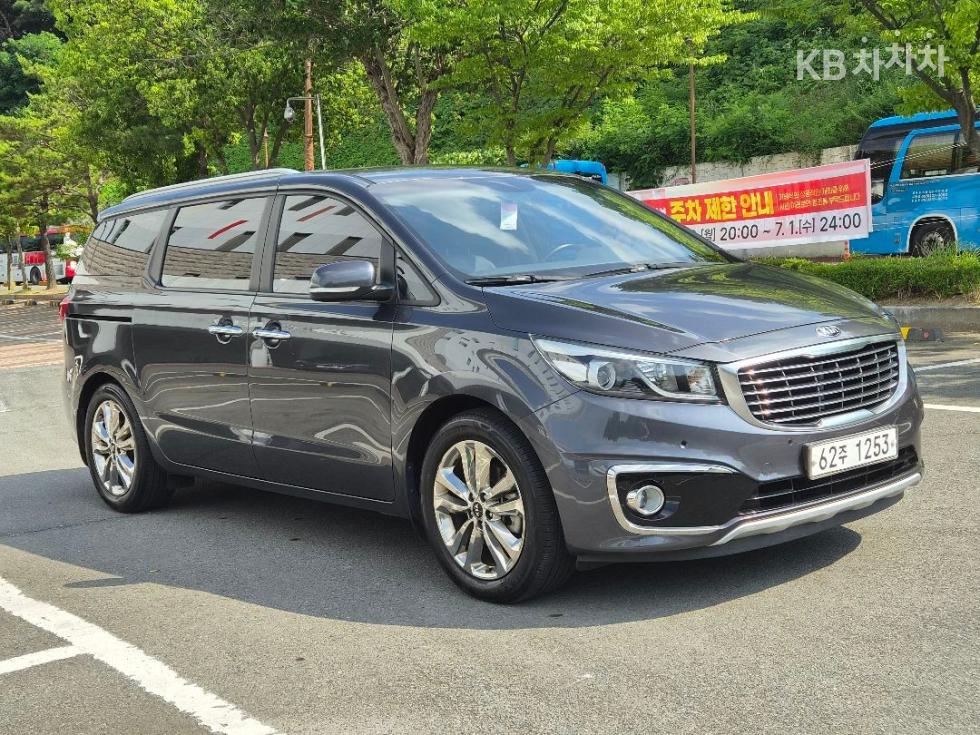 Kia Carnival — miniaturë 7