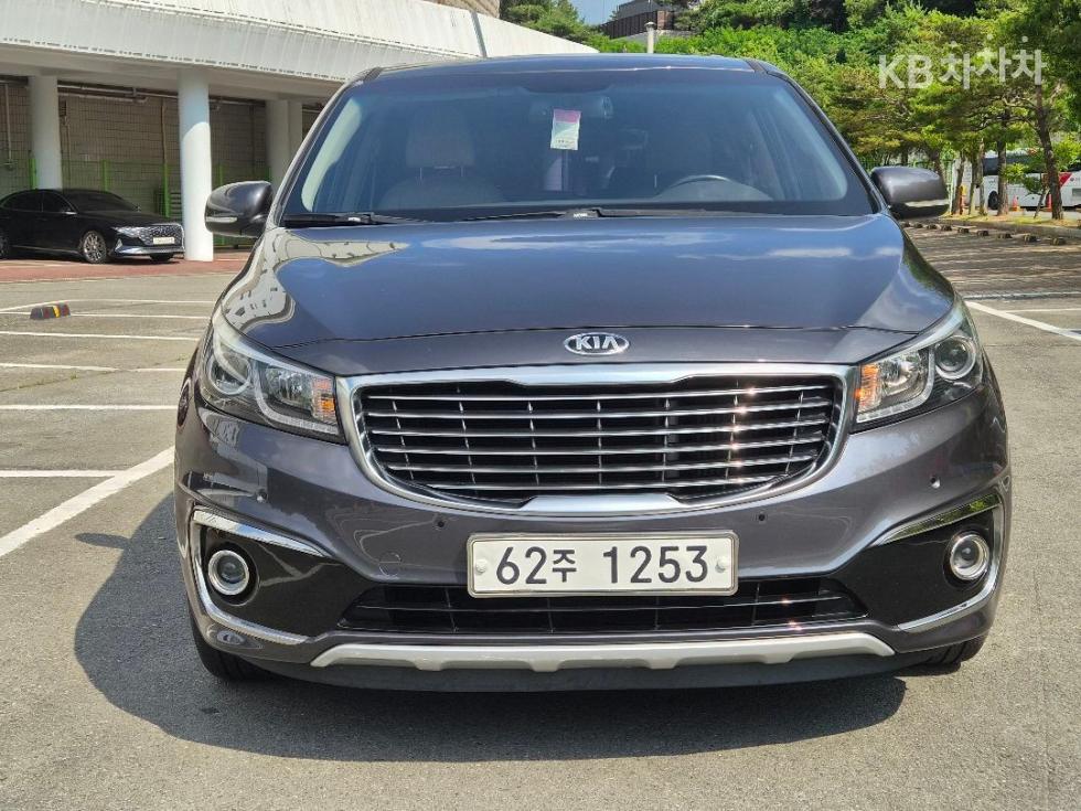 Kia Carnival — miniaturë 8