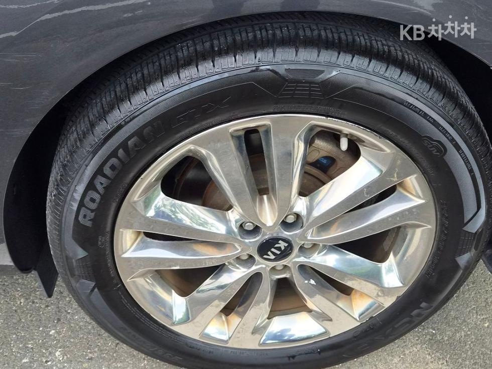 Kia Carnival — miniaturë 11