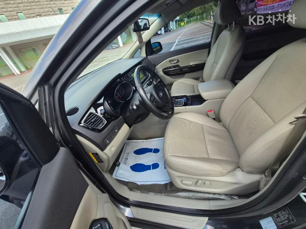 Kia Carnival — miniaturë 12