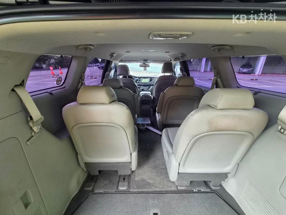 Kia Carnival — miniaturë 14