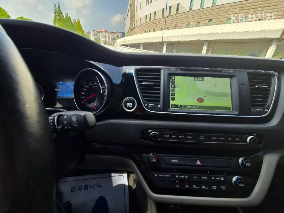 Kia Carnival — miniaturë 16