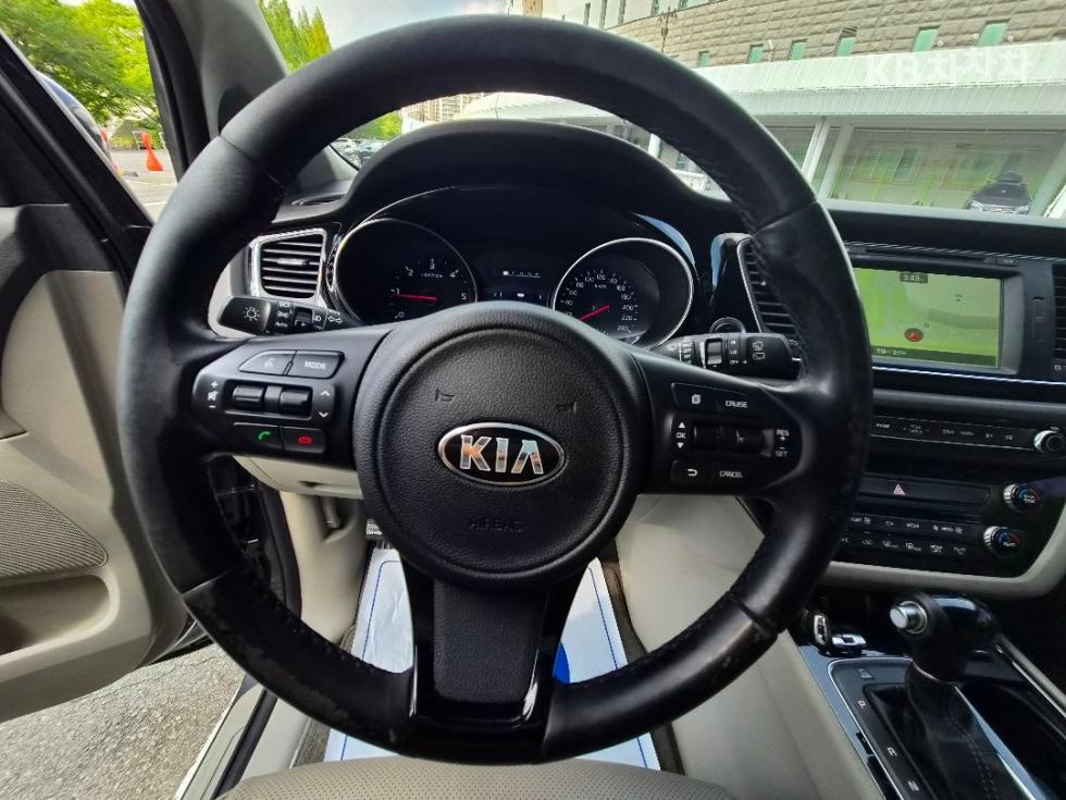 Kia Carnival — miniaturë 17