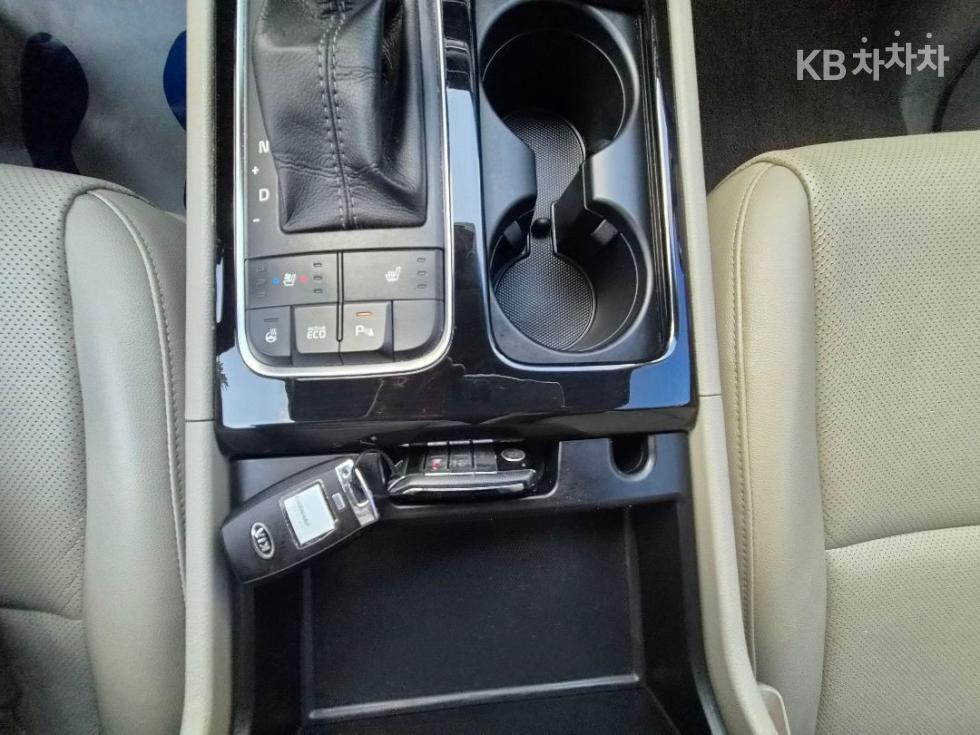 Kia Carnival — miniaturë 18