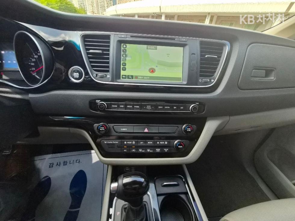 Kia Carnival — miniaturë 19