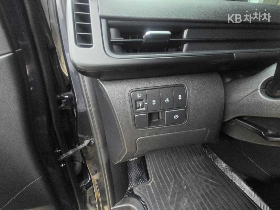 Hyundai Staria — miniaturë 7