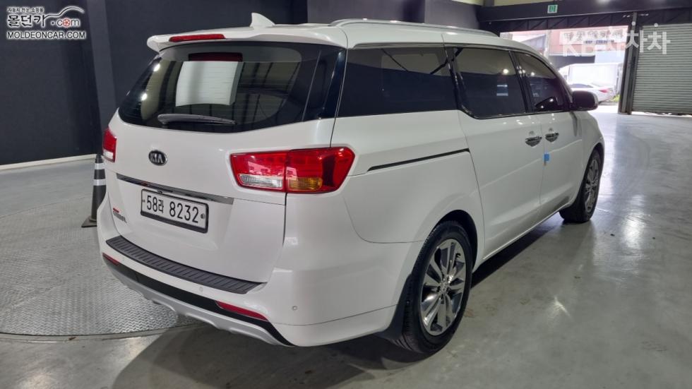 Kia Carnival — miniaturë 2