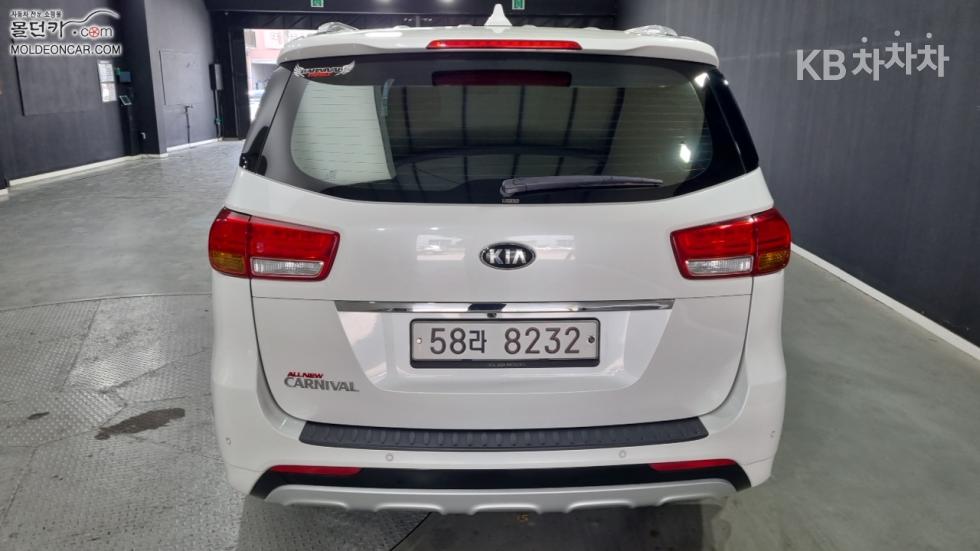 Kia Carnival — miniaturë 4