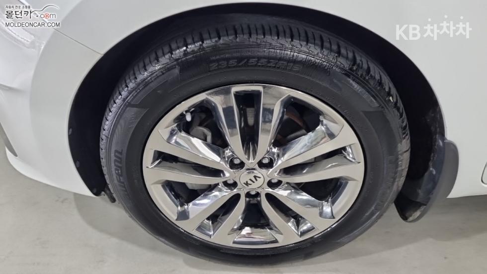 Kia Carnival — miniaturë 6