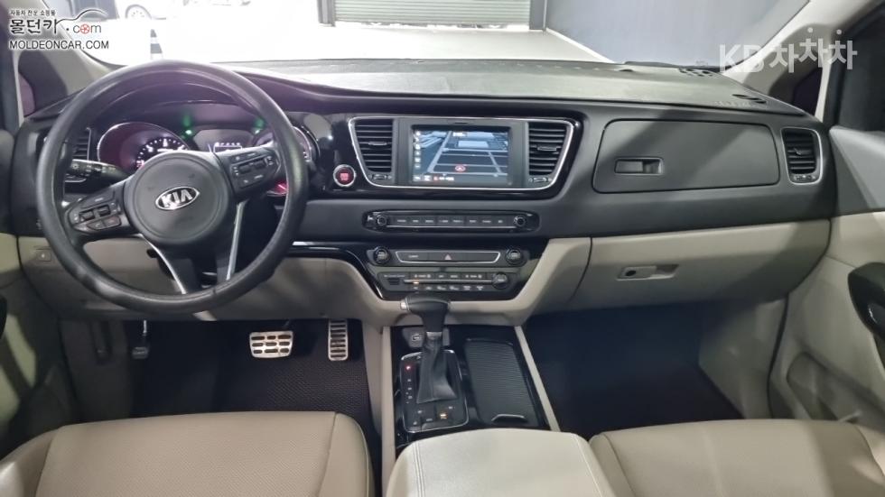 Kia Carnival — miniaturë 7