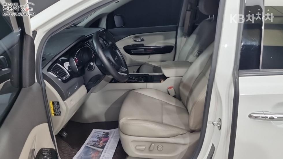 Kia Carnival — miniaturë 9