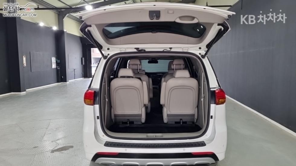 Kia Carnival — miniaturë 18