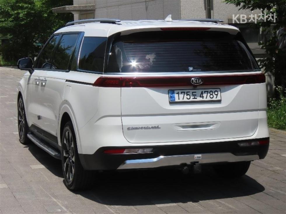 Kia Carnival — miniaturë 4