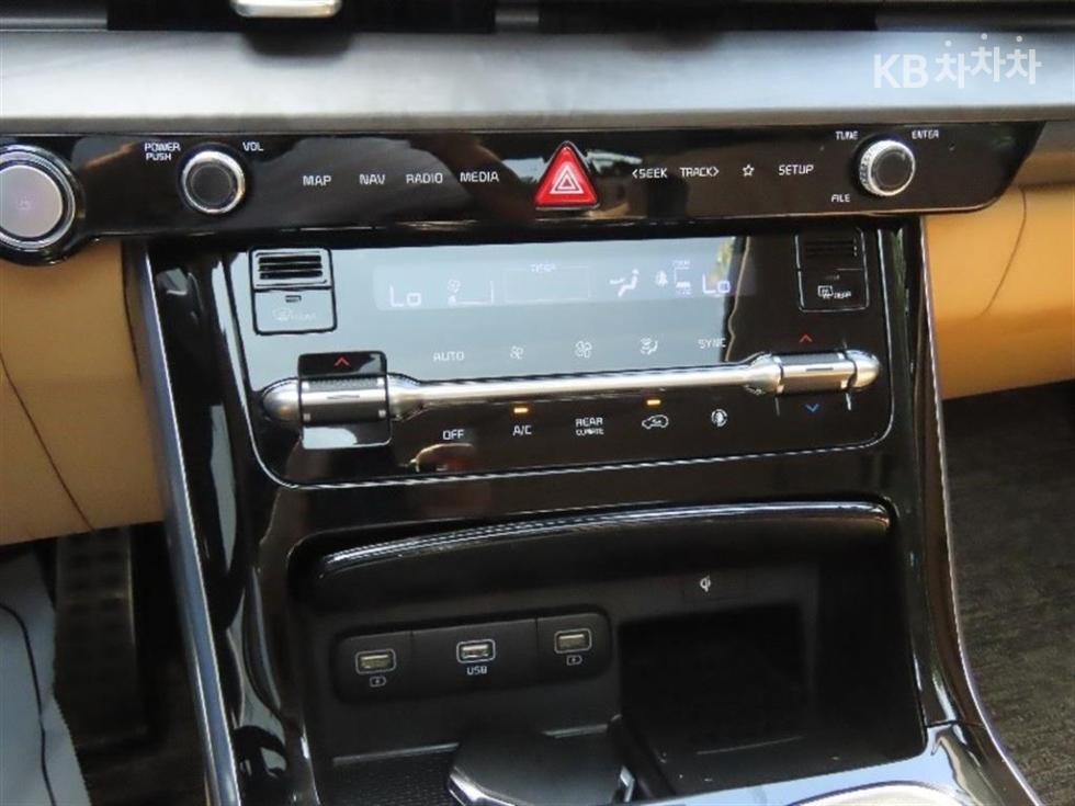 Kia Carnival — miniaturë 7