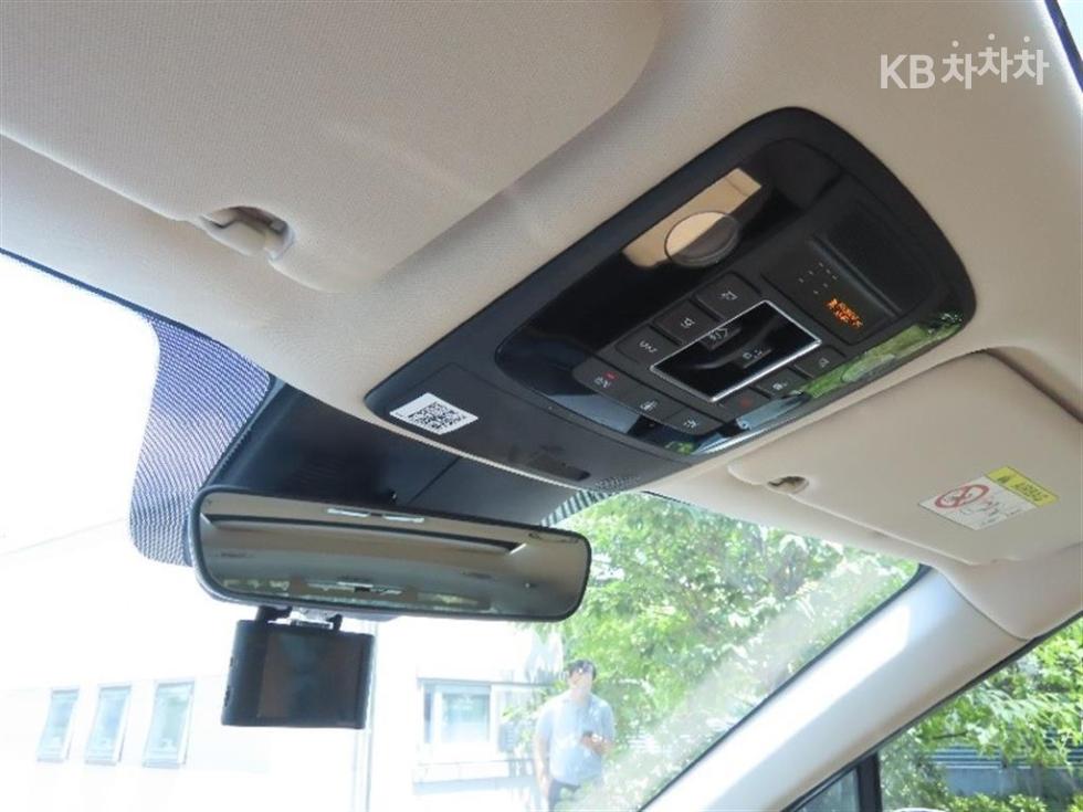 Kia Carnival — miniaturë 10