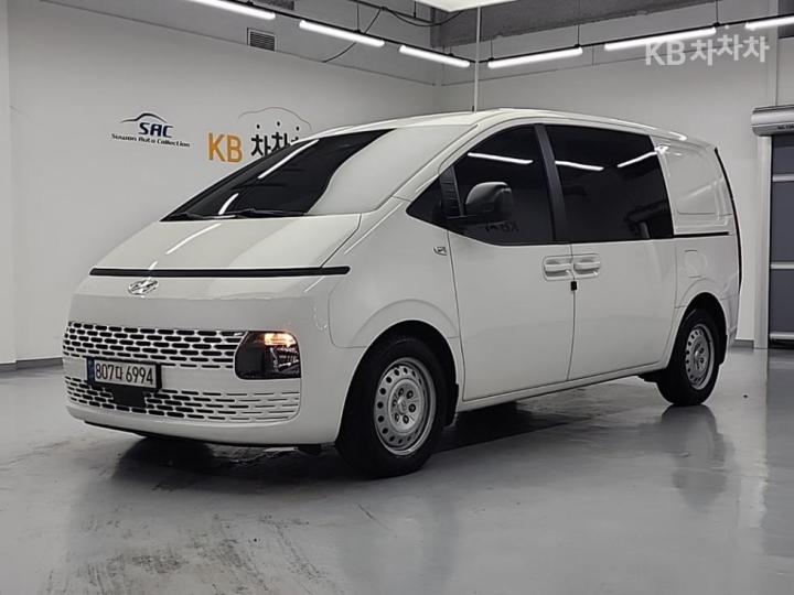 Hyundai Staria Cargo 5-Seater — foto 1