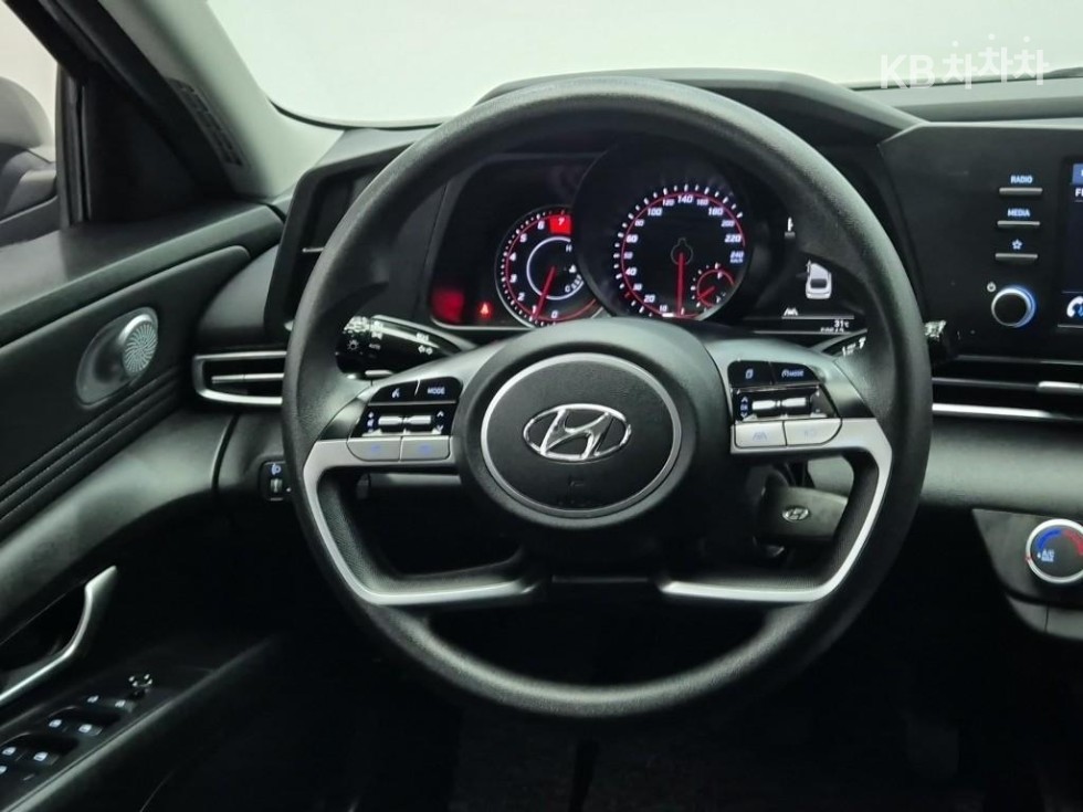Hyundai Avante — miniaturë 9