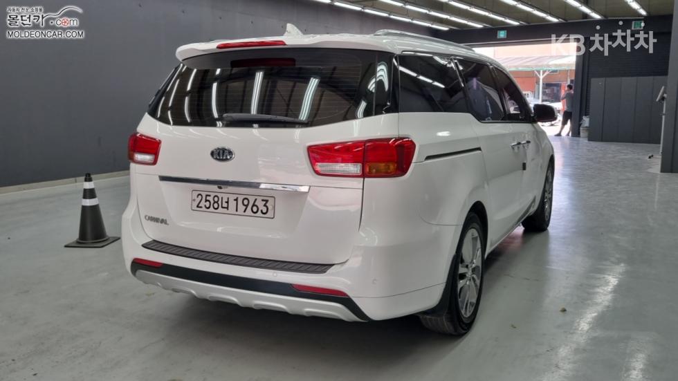Kia Carnival — miniaturë 2